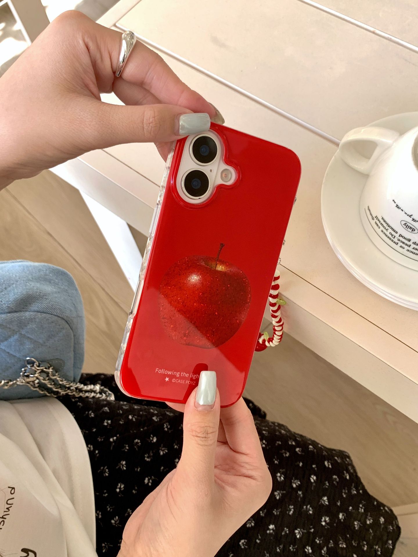 Caja única-brillo fondo rojo gran manzana NTX