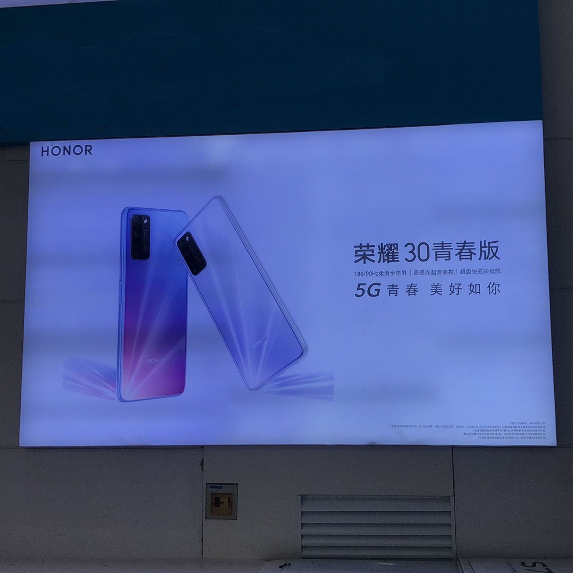 上海厂家直供UV刀刮布喷绘UV软膜uv打印无网内光灯箱布喷绘透光