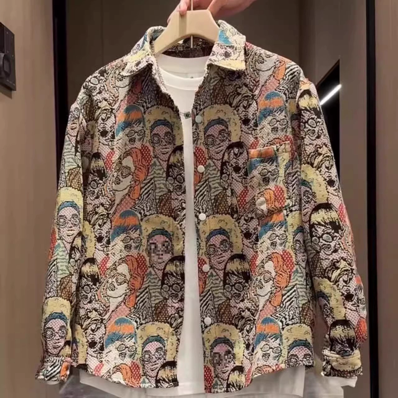 Разнообразие американских клетчатых рубашек с кисточками в стиле ретро и высококачественных солнцезащитных рубашек для мужчин летом.