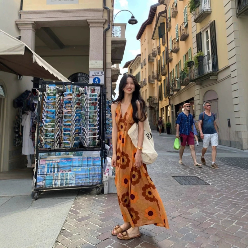 Travel Outfit for Seaside Vacation: Super Stylish Printed V-Neck Strap Dress, Elegant Waist-Cinching Long Dress