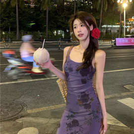 甜辣妹紫色吊带碎花连衣裙女夏2026新款海边度假显身材包臀长裙子