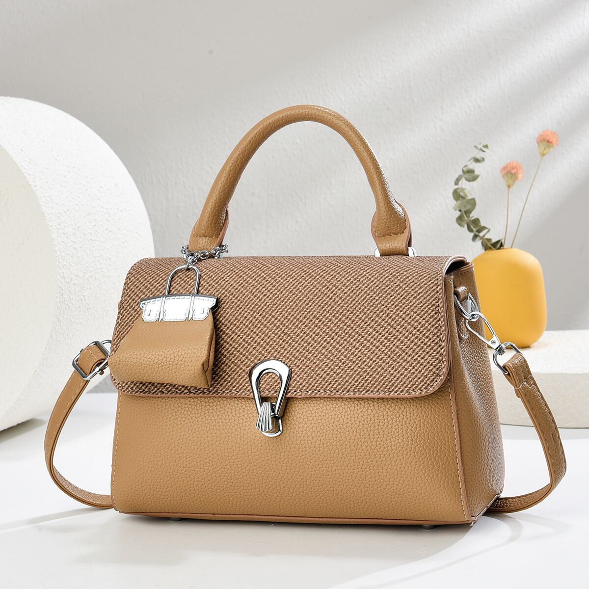 Temperamento nuevo bolso de mensajero 2025 bolso de mano coreano exquisito bolso de hombro bolso de mujer mujer de moda mujer todo fósforo