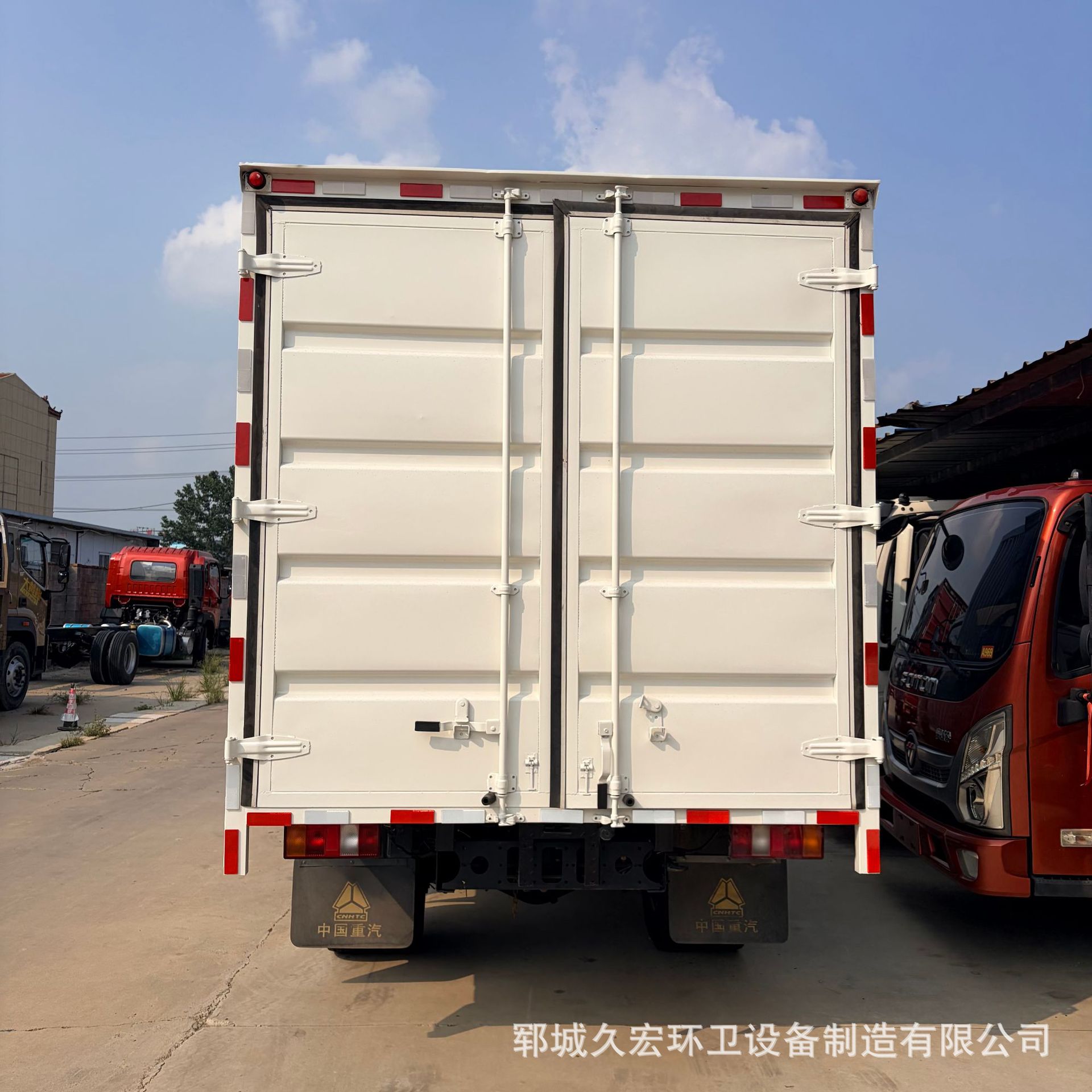 Manufacturer exports Sinotruk HOWO box van 4.72m light-duty transport long-haul logistics cargo truck