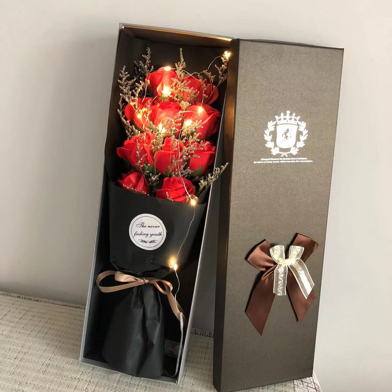 Weihnachtsgeschenke: Rosen-Nelken-Strauß in Geschenkbox, Seifenblume, Valentinstagsgeschenk, Geburtstagsgeschenk, Geschenk für die Freundin, Geschenk für Internet-Prominente_voghion.com