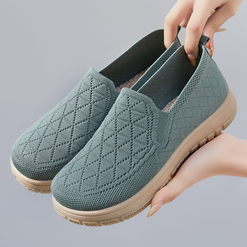 Women's Versatile Spring New Style Wide-Fit Flat Shoes, Slip-On Old Beijing Cloth Shoes, Soft-Soled Comfortable Mom Shoes