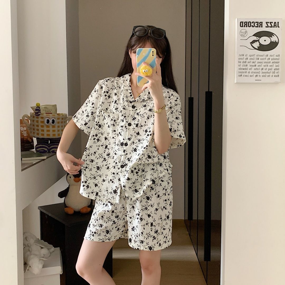 Comercio exterior transfronterizo al por mayor estilo caliente nube algodón dibujos animados pijamas de verano rebeca de mujer solapa traje de pantalones cortos de manga corta de dos piezas