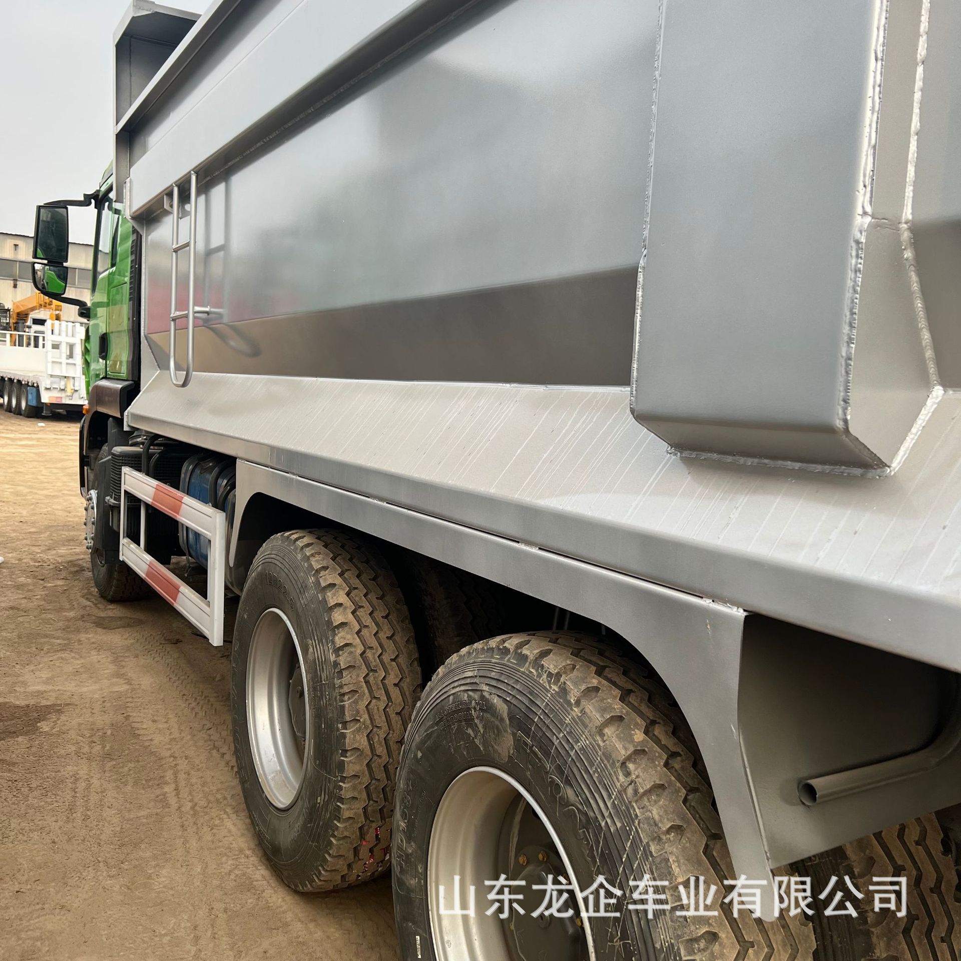 Factory Cross-Border Heavy-Duty Dump Truck Howo Tx380 Horsepower 10-Wheel Dump Truck for Engineering and Mining Transport