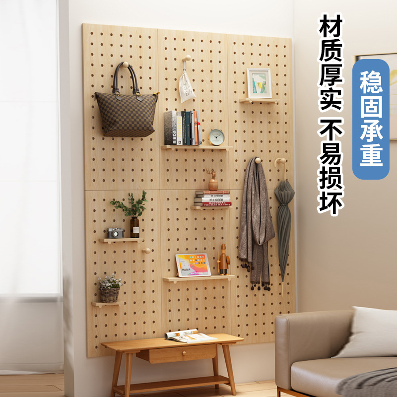 木造の穴の板の壁の物置棚の木製の収納の壁の壁掛けの家の玄関の展示棚の本棚の1字の仕切り板|undefined