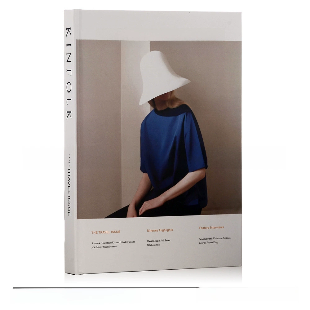 Описание декора комнаты настоящей книги, оформление комнаты для чтения, журнальный столик, качающийся книжный шкаф, реквизит для фотосъёмки, декоративное оформление журналов