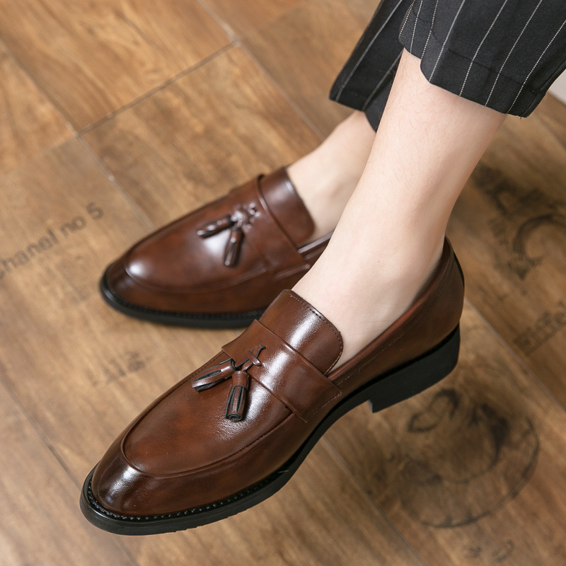 Zapatos de Lefour transfronterizos tendencia de zapatos de cuero con un pedal inglés, zapatos de cuero de negocios casuales de tamaño pequeño coreano, zapatos de boda para hombres