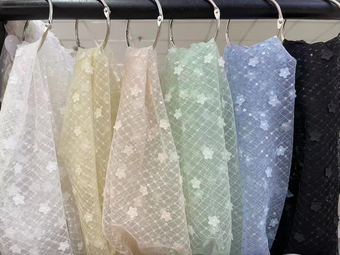 新品メッシュスパンコール刺繍生地立体梅花玩具人形子供服ワンピースレース刺繍生地