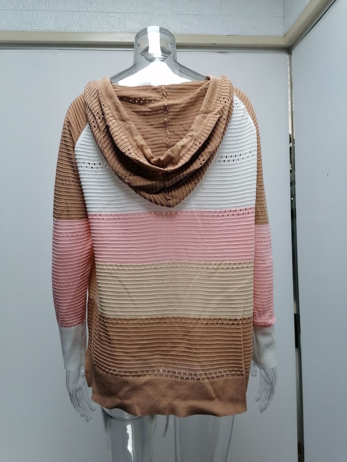 Vienspalvis moteriškas megztinis megztinis_voghion.com