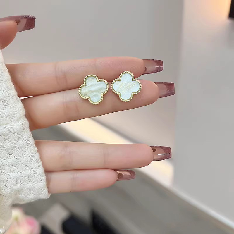 S925 Silver Needle Four-leaf Clover Earrings 2025 New Explosions Niche Design Advanced Sense Earrings Internet Celebrity Elegant Earrings