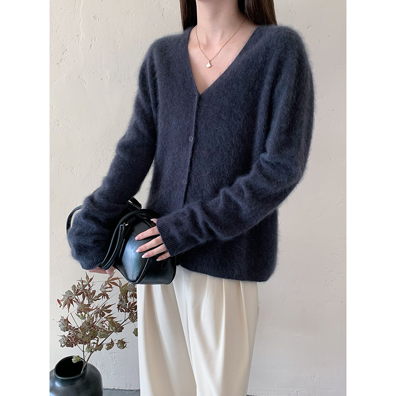 Off-Season Benefits! Heavyweight Cashmere Brushed V-Neck Knit Cardigan for Women, Soft and Skin-Friendly, Elegant Small Jacket Top