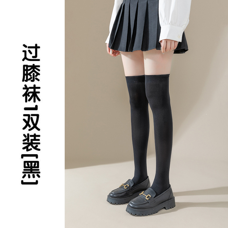 Silicona antideslizante sobre calcetines de rodilla negros