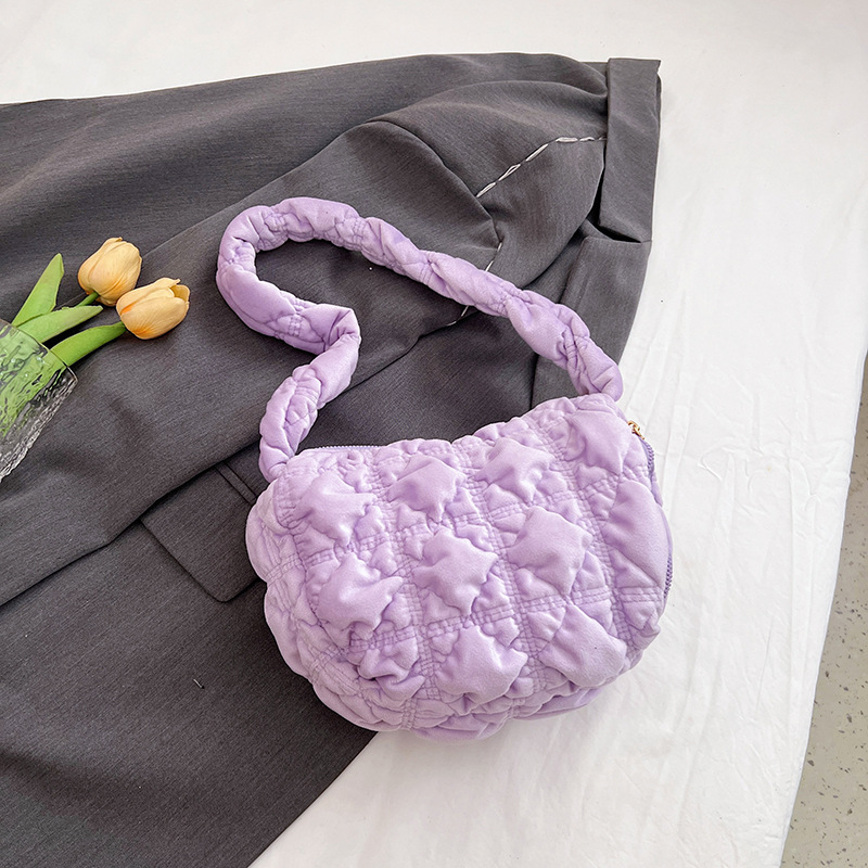 Nuevas nubes plisadas envuelven a las mujeres han bangchao nicho terciopelo envuelve albóndigas casuales envueltas en moda envueltas en un hombro y axilas