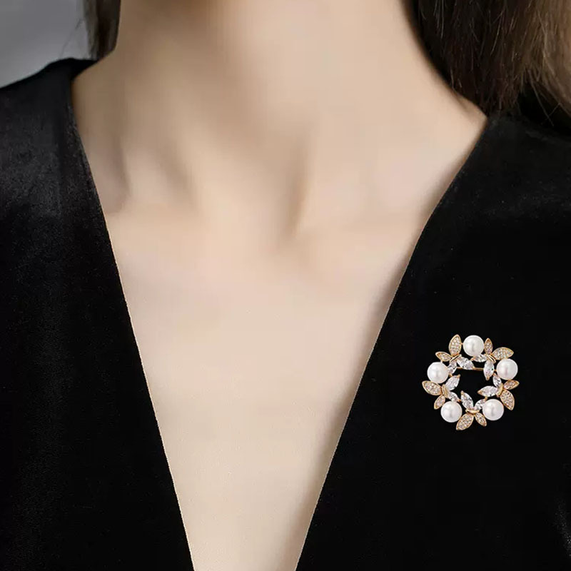 韓国の蝶真珠の花輪のブローチの花の豪華な大気のセーターの大きいピンはレトロな襟の針の女性を飾ります。|undefined