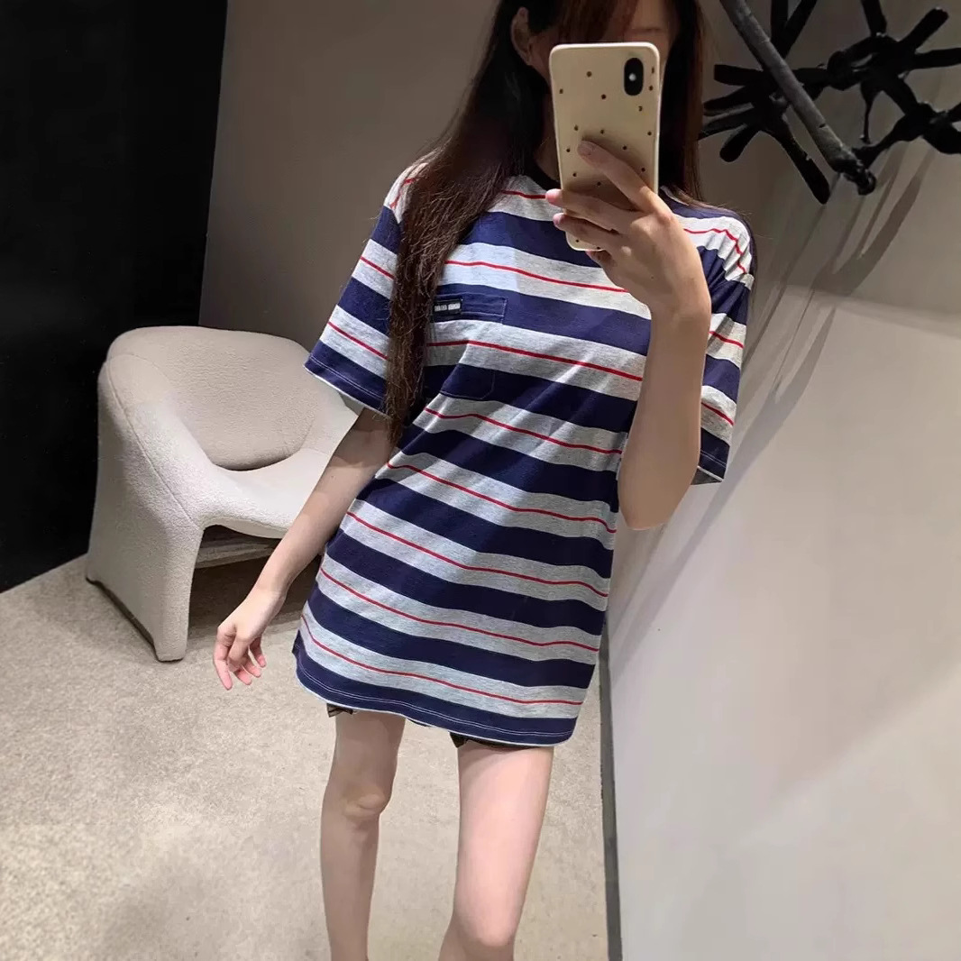 miumiu25 여름 로고 문자 자수 루즈하고 다재다능한 레이어드 스트라이프 라운드 넥 반팔 티셔츠 탑 여성용 트렌디