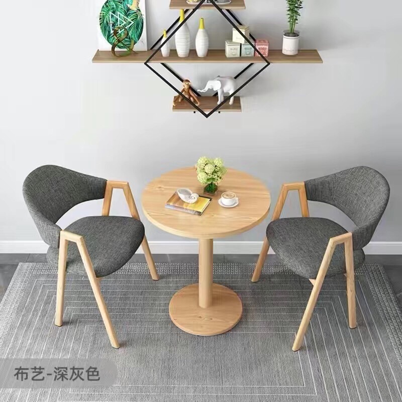 60개 원형 테이블과 의자 2개, 검정색과 회색 천