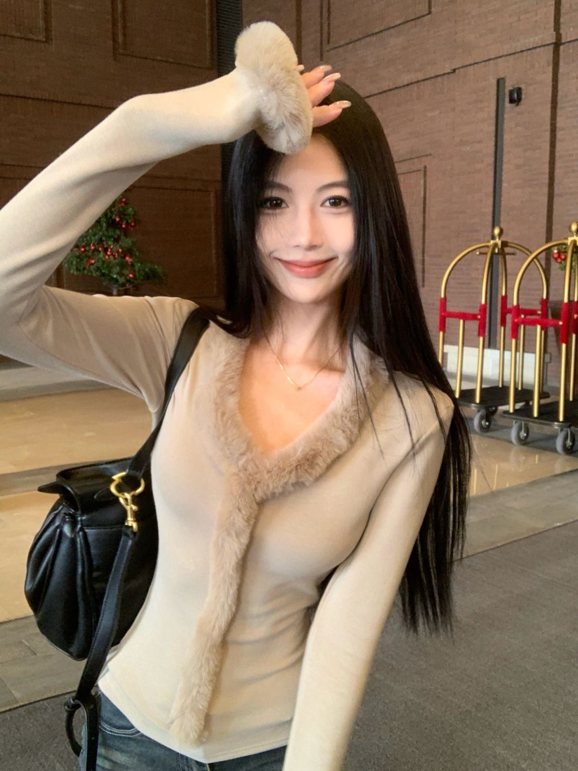 感V领拼接毛领打底衫内搭女秋冬新款chic设计感修身长袖低领上衣