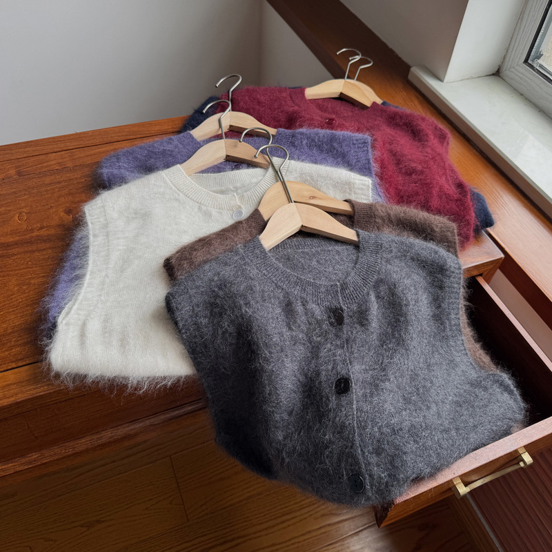 Direct from the source! Korean-style baby-skin feel cashmere-silk blend brushed wool knitted vest with round neck and cardigan style