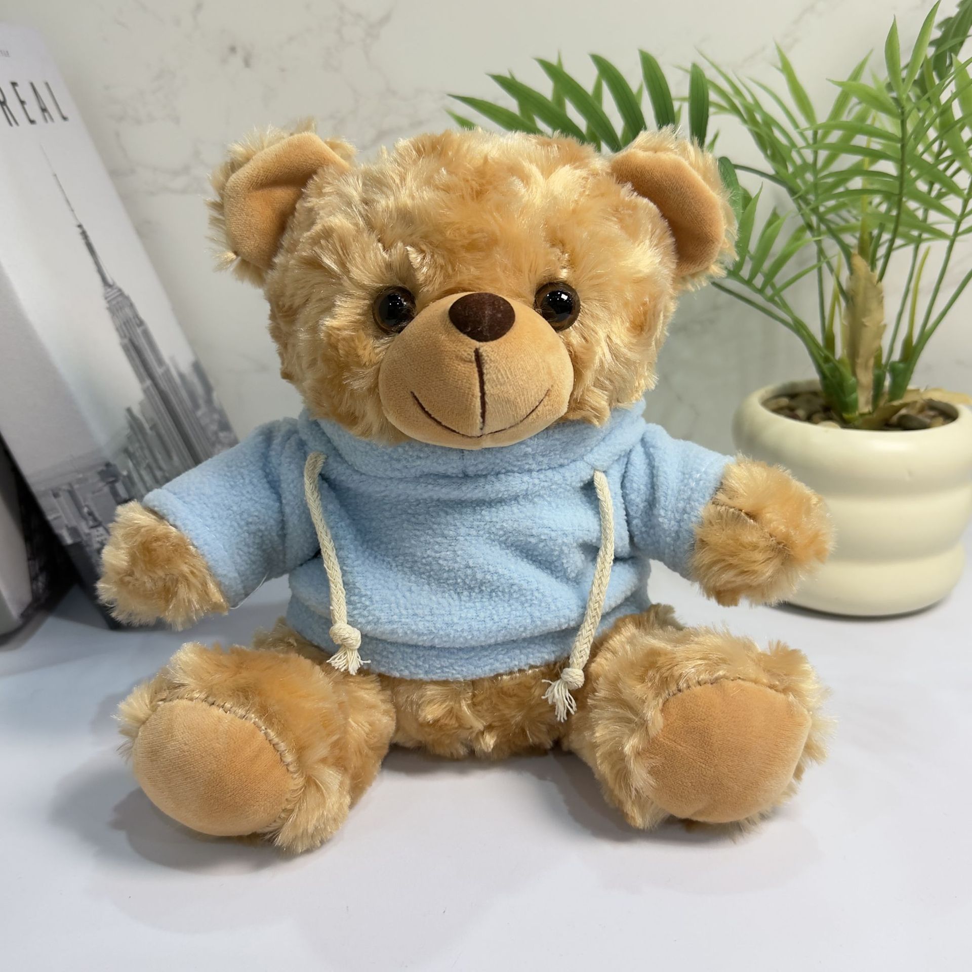El oso marrón - suéter azul