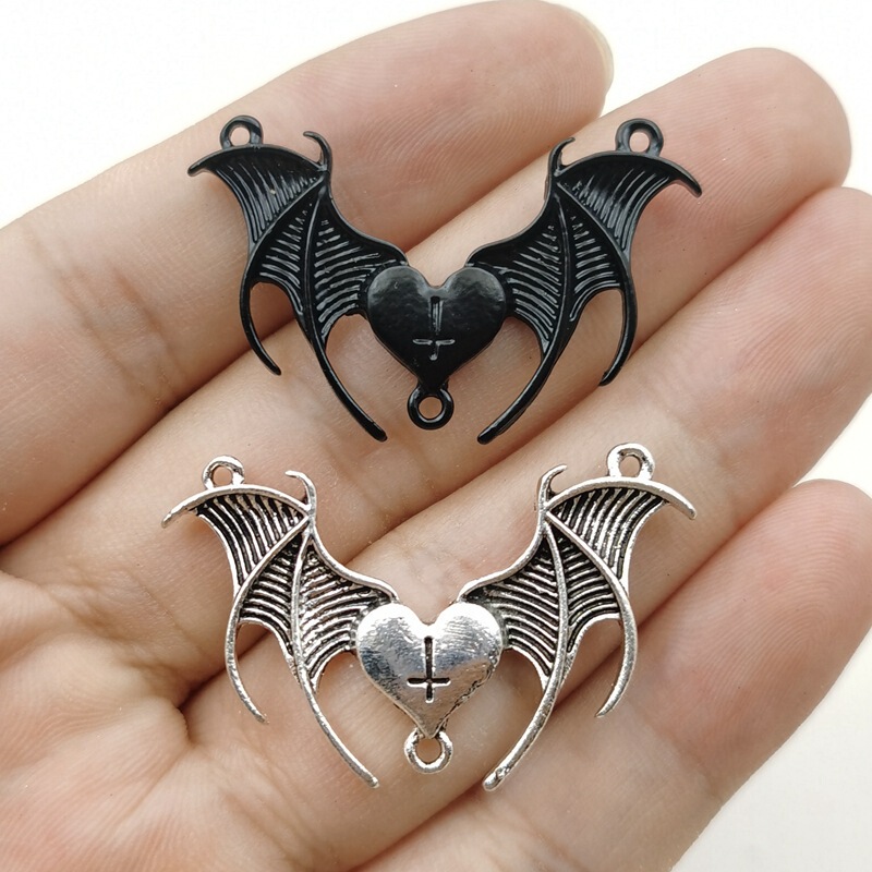 New Gothic Zinc Alloy Heart Cross Bat Wings Pendant DIY Accessories New Gothic Zinc Alloy Heart Cross Bat Wings Pendant DIY Accessories