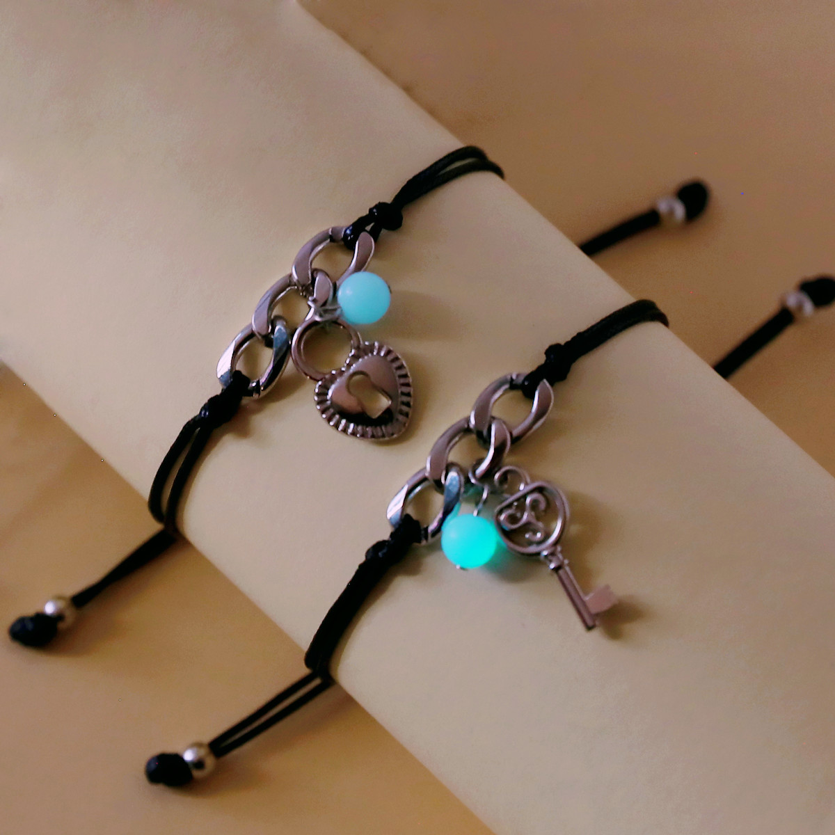 Daily Occasion 1 Piece Fashion Heart Shape Key Alloy Rope Luminous Knitting Hollow Out Couple Bracelets