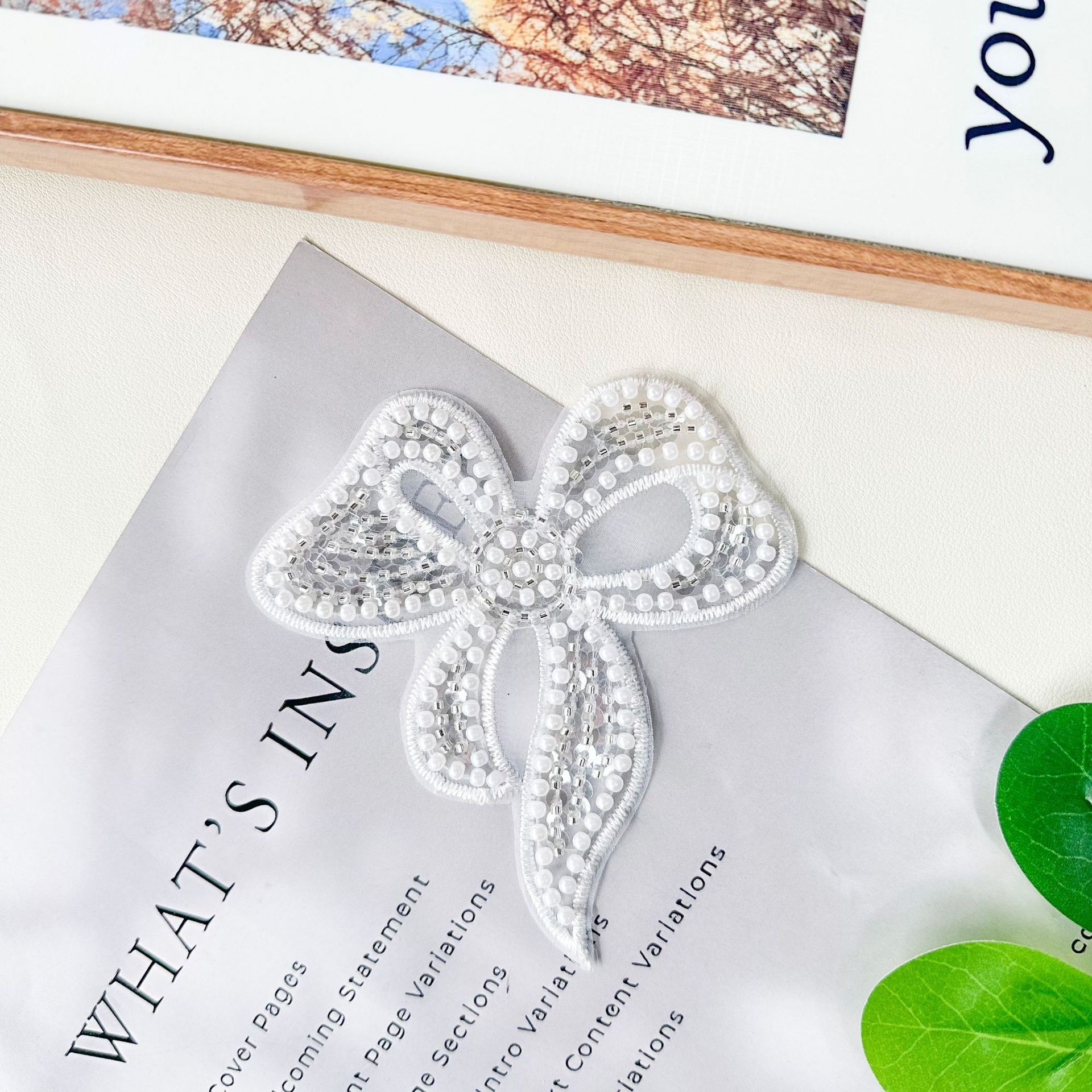 En stock, bordado de organza, colorida mariposa de perlas tridimensional, horquilla no adhesiva, accesorio para el cabello para ropa infantil, decoración de parches de tela