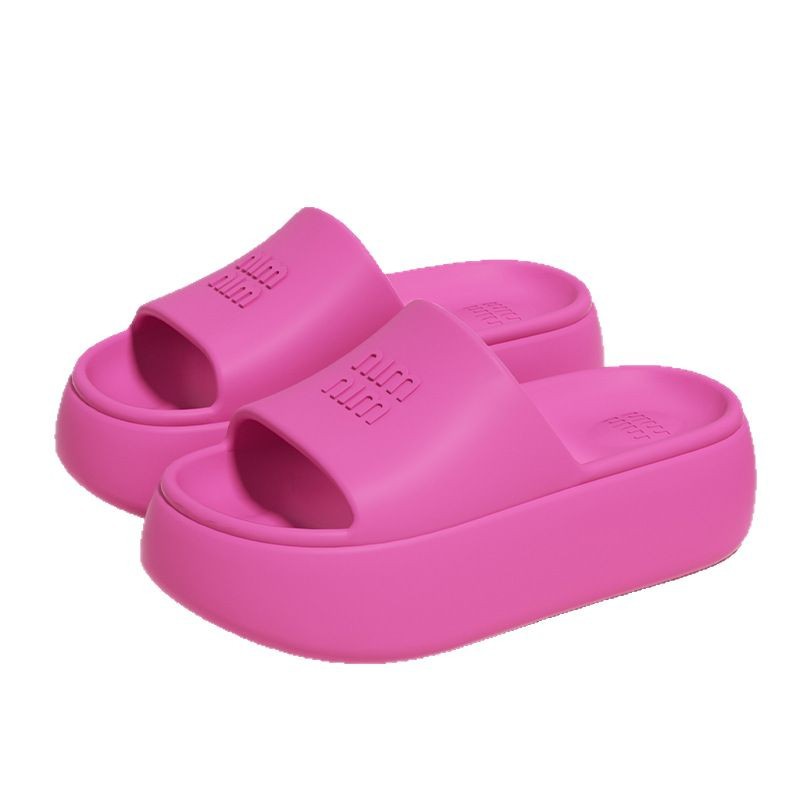 Zapatillas de fondo grueso para damas verano nuevo interior antideslizante sensación de pisar mierda puede usar pareja sandalias mujeres