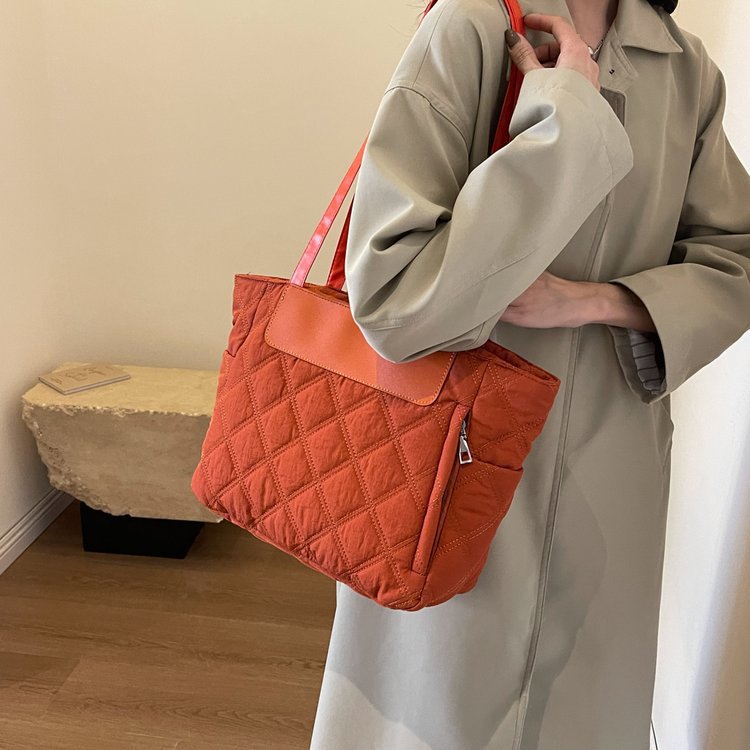 Bolso de moda de gran capacidad 2024 nuevo bolso de todo fósforo bolso de algodón otoño e invierno bolso de mano de un solo hombro