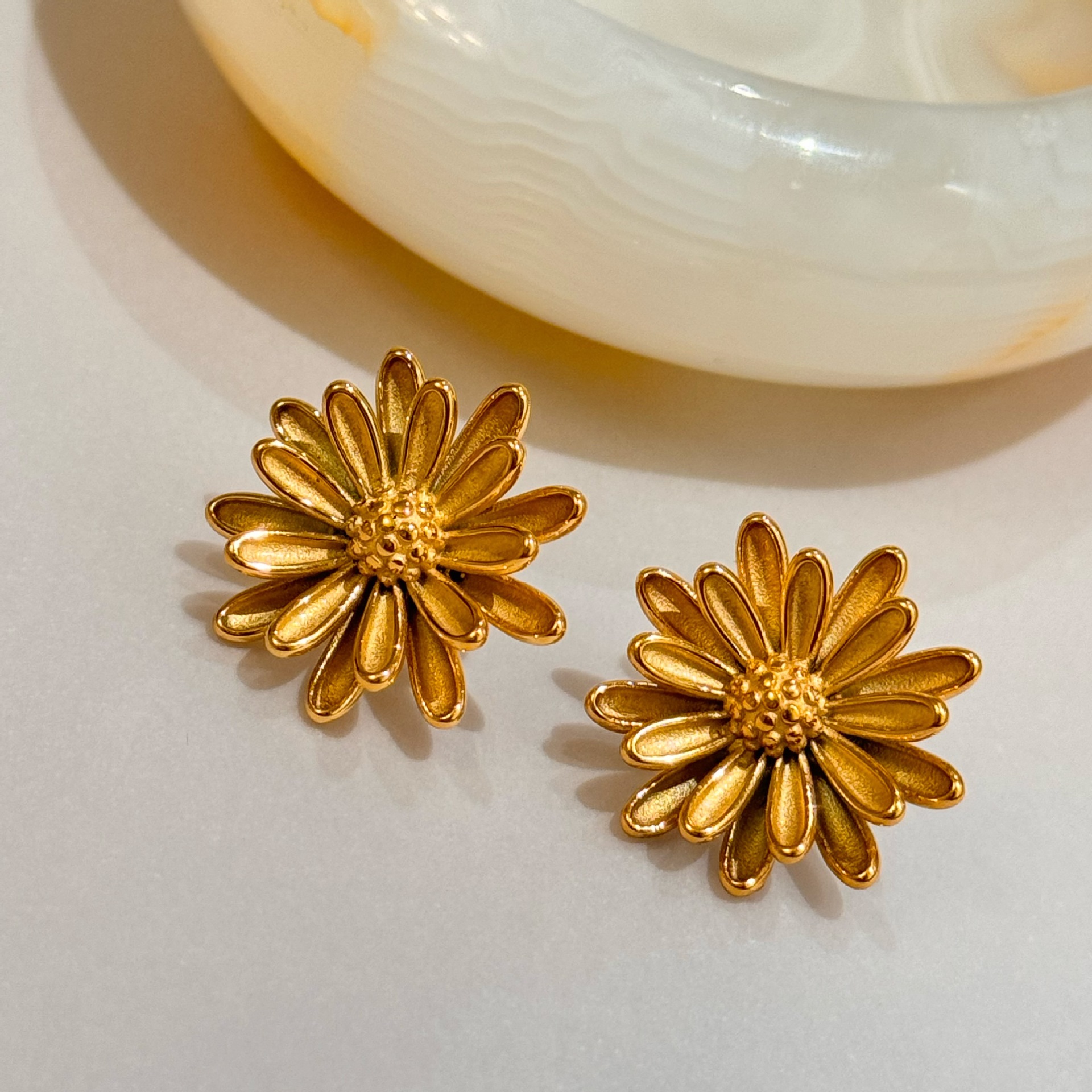 1 Paire Style Ig Sucré Style Simple Fleur Placage Acier Au Titane Plaqué Or 18k Boucles D'oreilles display picture 6