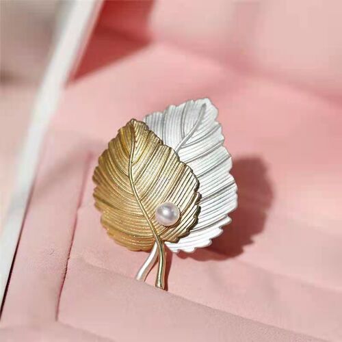 Korean Creative Double Color Gold Leaf Brooch, Niche High-End Women's Coat Accessory Pin, Trendy Festive Gift