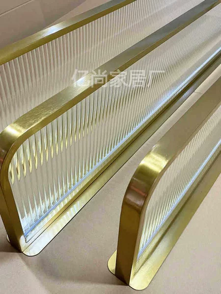 Glass partition for restaurants, hot pot restaurants, and barbecue restaurants; stainless steel half-wall with raised railing; decorative low screen