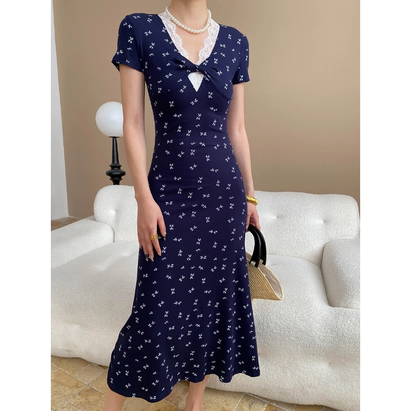 司南法式茶歇风设计感扭结蕾丝花边V领碎花显瘦连衣裙