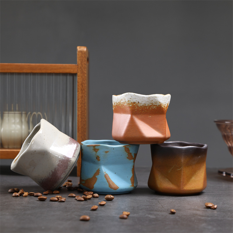 Hochwertige, im Ofen gedrechselte kleine Kung-Fu-Schale, Vintage-Keramik-Teetasse, Bestseller-Kaffeetasse, rustikale, im Ofen gedrechselte Meistertasse_voghion.com