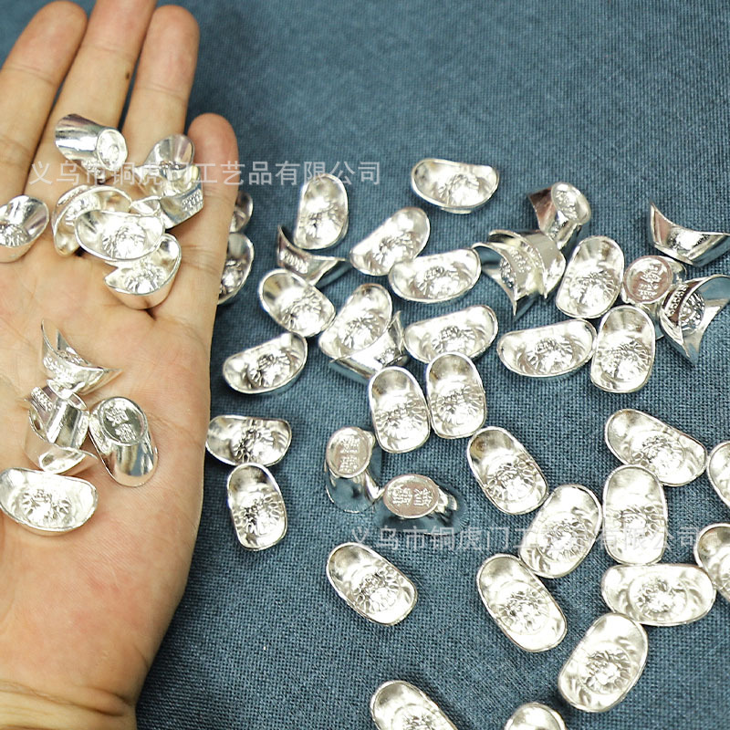 글로시한 실버 잉곳