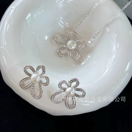 天然珍珠项饰;天然珍珠胸饰;天然珍珠耳饰