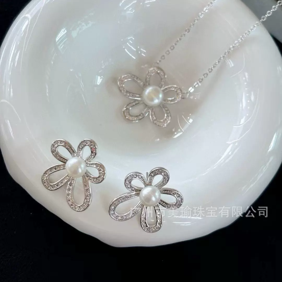 天然淡水珍珠花朵套装耳钉项链优雅精致轻奢风简约气质法式复古高