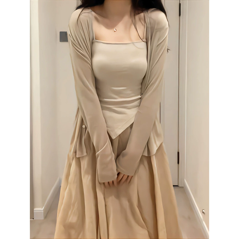 Костюм для женщин, весенне-летний новый стиль, короткий кардиган под углом + маленькая юбка на подтяжках с высокой талией, комплект из трех предметов, стиль чистой страсти