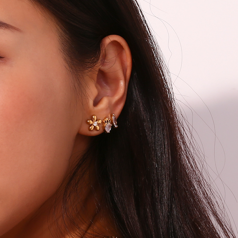 Daily, Street Occasion PVD Coated Real Gold Plated 18K Gold Crown Flower Stainless Steel Simple Style Waterproof Non Tarnish Ear Studs