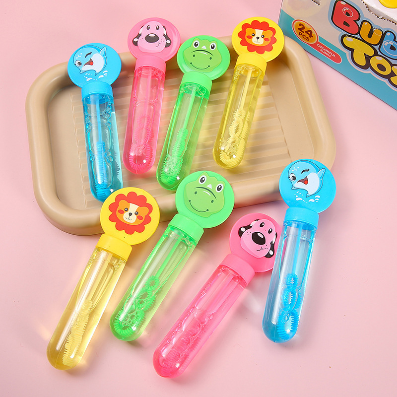 小プレゼントを押して、幼稚園の子供のおもちゃを卸売りします。|undefined