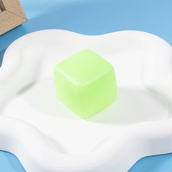 Green ice cubes, 3.0cm