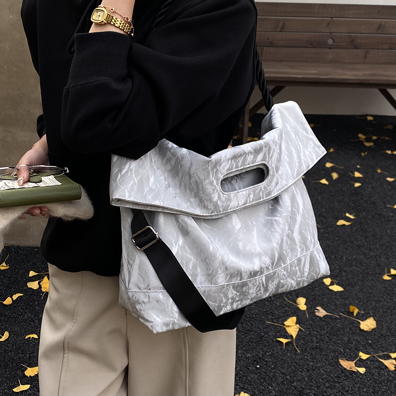 时尚包包女新款洋气折口单肩包小众高级感气质小姐姐通勤腋下包
