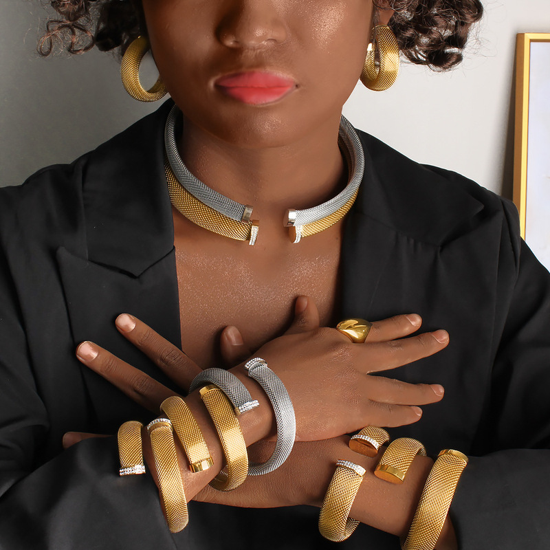 Europe and the United States hot-selling two-end diamond mesh jewelry suit exaggerated personality bracelet collar earrings three-piece wholesale Europe and the United States hot-selling two-end diamond mesh jewelry suit exaggerated personality bracelet collar earrings three-piece wholesale