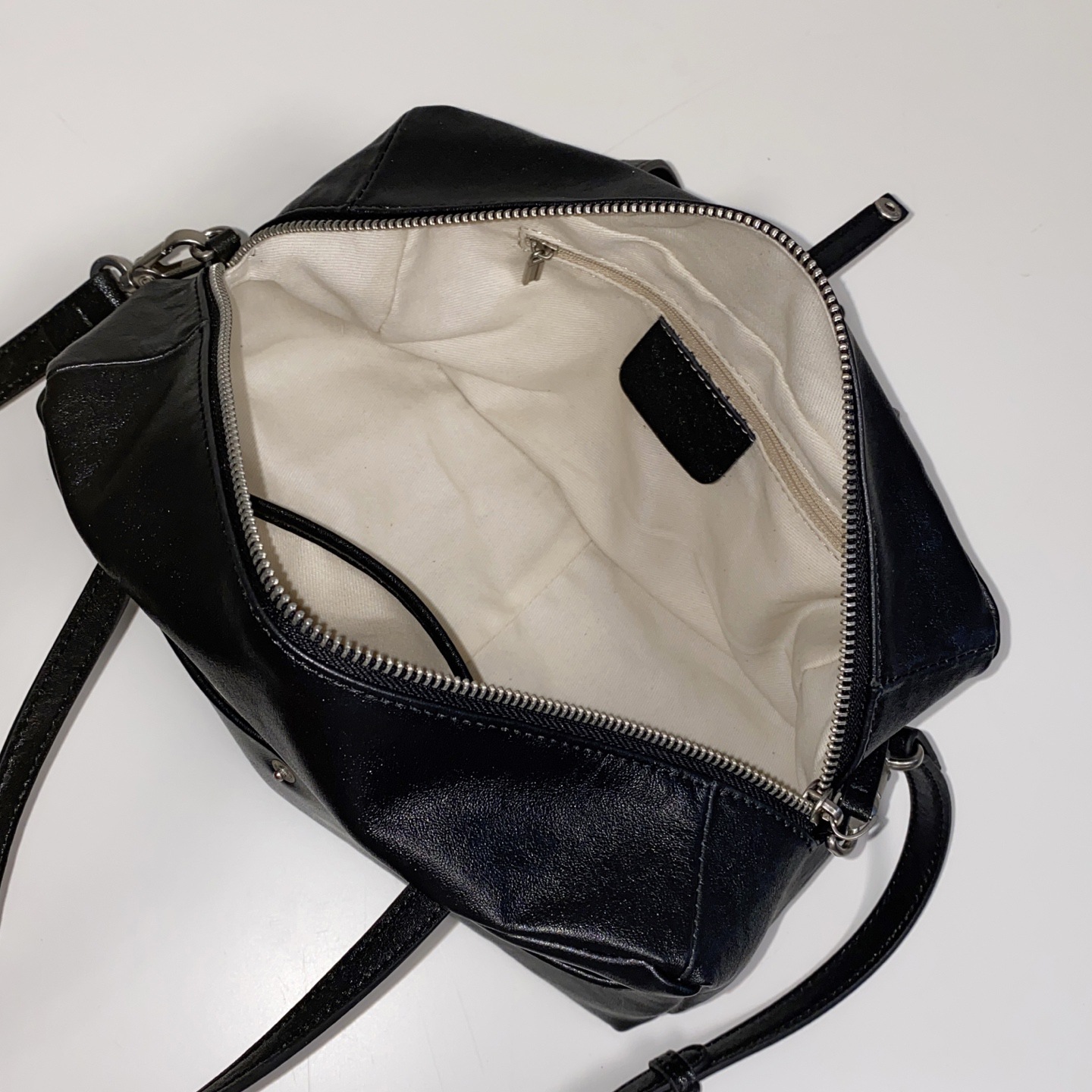 Genuine Leather Pillow Bag For Women - New European & American Retro Shoulder Bag, Large Capacity Boston Handbag For Commuting - Thumbnail 4