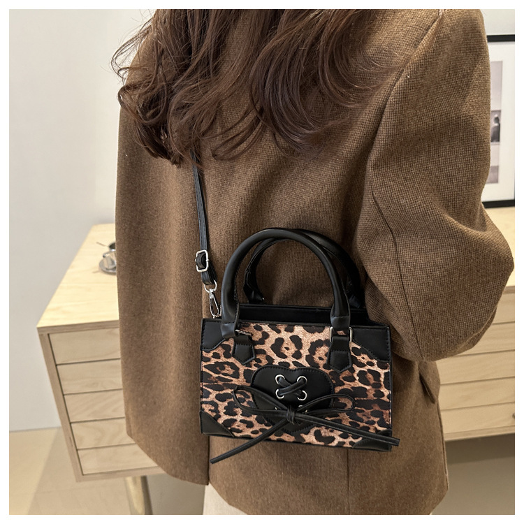 337g Weight Synthetic Leather Lining Material Zipper Closure Type Single Shoulder Strap Strap Type Crossbody Bag Bags Type Casual, Shopping Occasion Pu Leather Material Leopard Pattern All Seasons Season Women's Gender Streetwear Style Square Shape Medium Size Women's Medium Pu Leather Leopard Streetwear Square Zipper Crossbody Bag 11