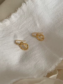 项链;耳钉;戒指