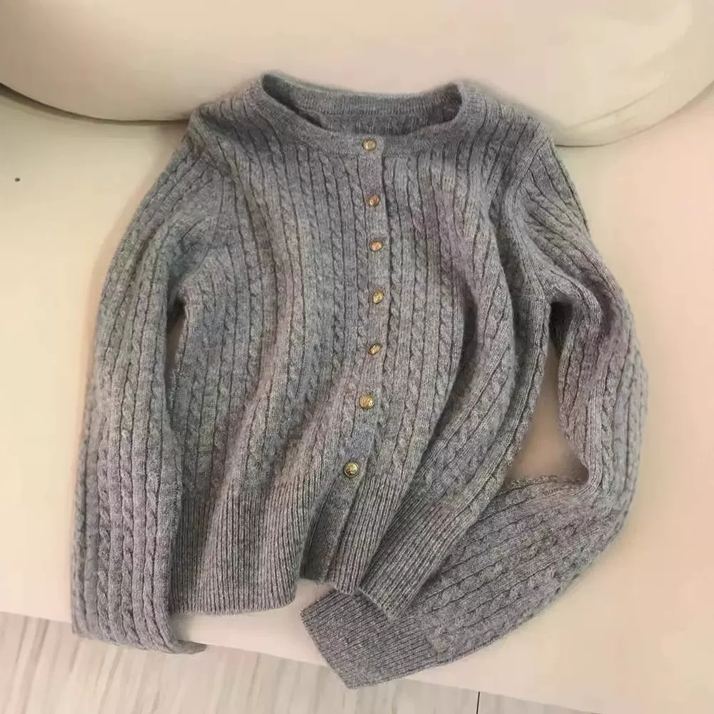 高级感灰色麻花内搭毛衣外套针织衫女春秋新款慵懒风小金扣开衫潮