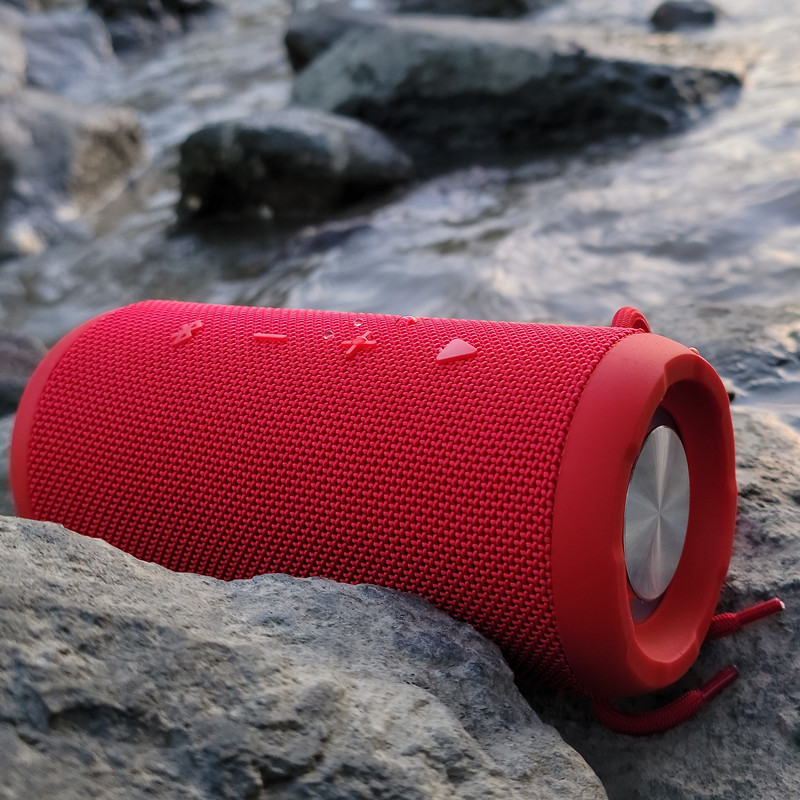 new pattern high-power Bluetooth loudspeaker box outdoors Riding waterproof sound Volume Subwoofer wireless Insert card